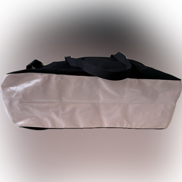 NWT Victoria’s Secret Weekender Gym Bag - Picture 5 of 11